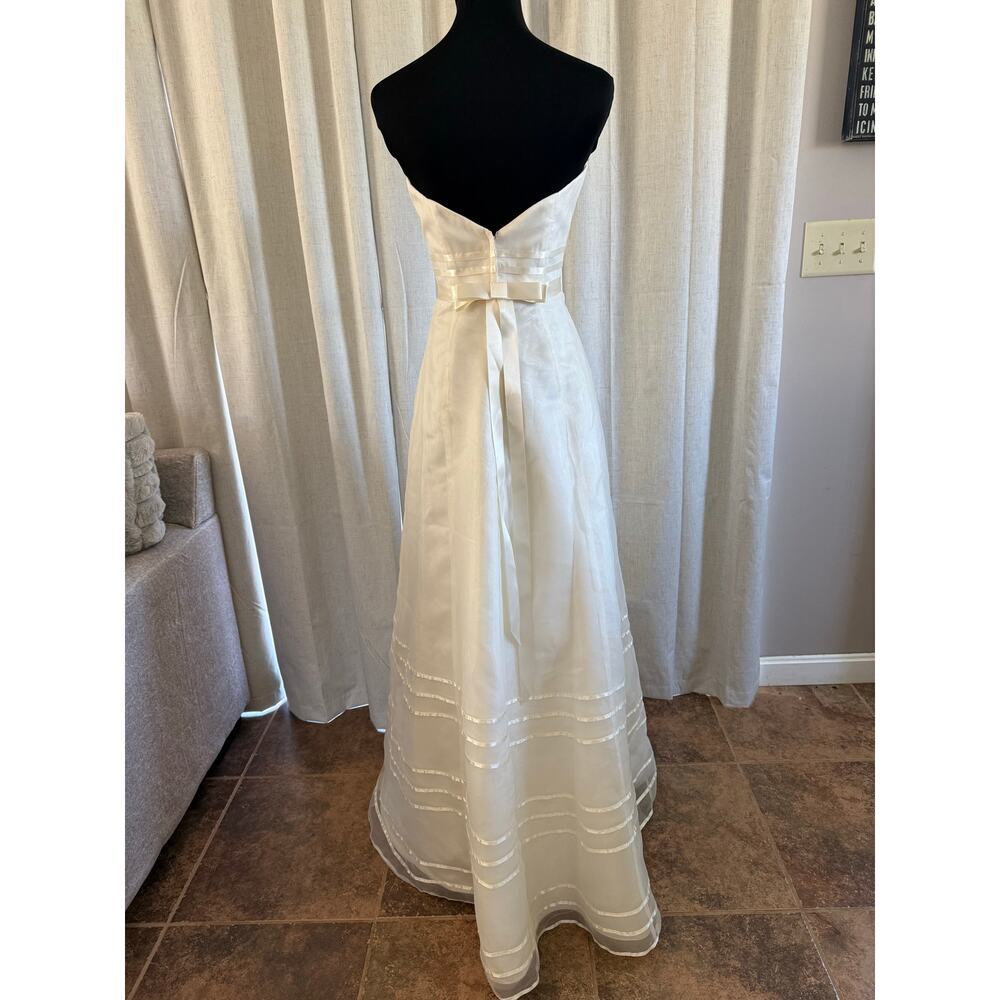 Ribbon Wedding Dress/Gown By David's Bridal Size 8 - Picture 2 of 6